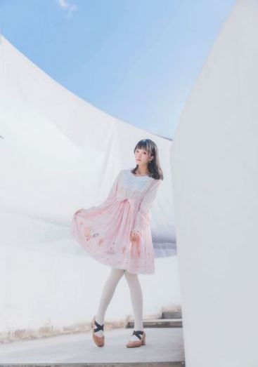 心爱的女友被一群中年男人上了_国产字幕不卡在线观看