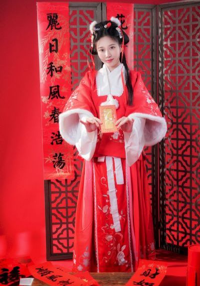 扒下她的小内裤揉弄当众羞辱_粤语中字在线视频观看