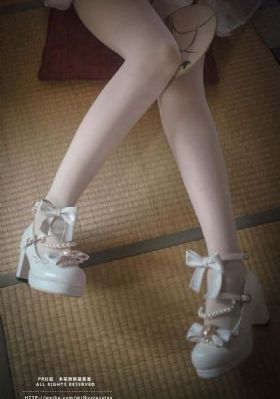 国产裸体美女扒开粉嫩的小泬桶爽_免费高清无删减免费观看高清版