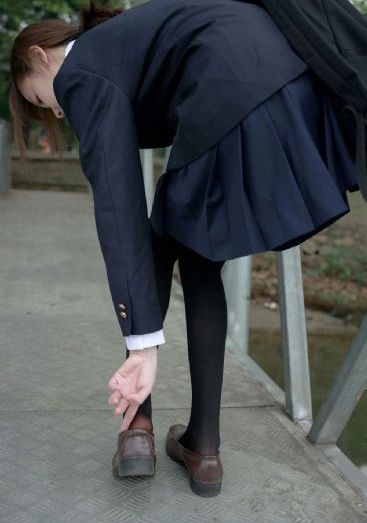 人妻女秘书的轮奸中出的_中英字幕日韩在线观看